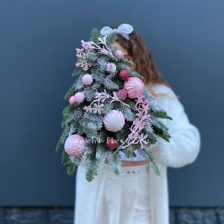 Новогодняя елочка "Розе" в Томске