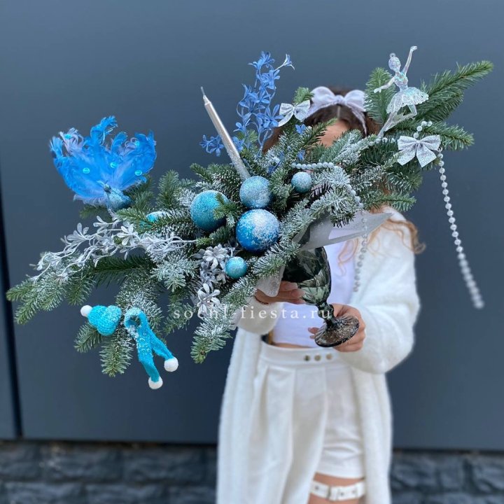 Композиция в бокале голубая в Томске