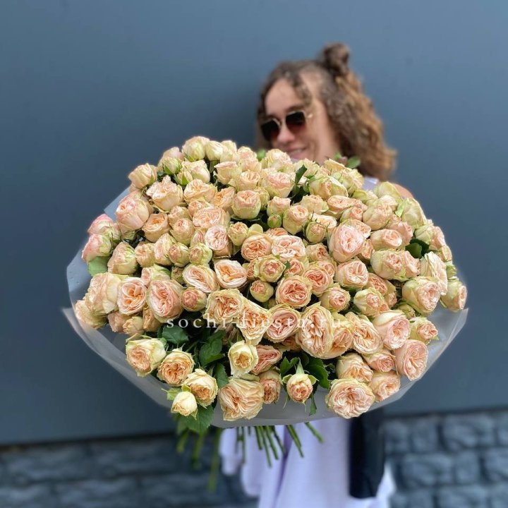 51 пионовидная роза в Томске