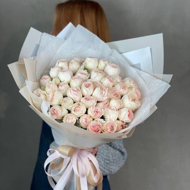 Букет пионовидных роз Пур лав в Томске