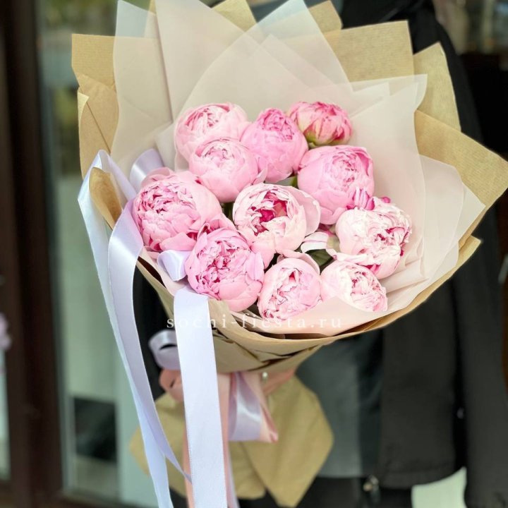 11 пионов в оформлении в Томске