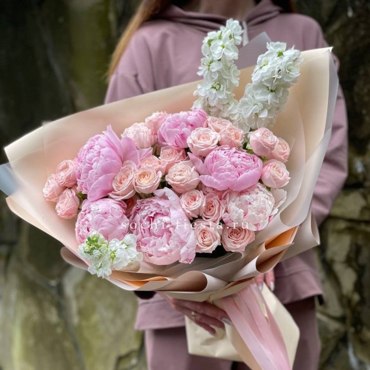Букет с пионами №1 в Томске