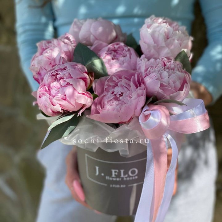 Цилиндр пионов с эвкалиптом в Томске