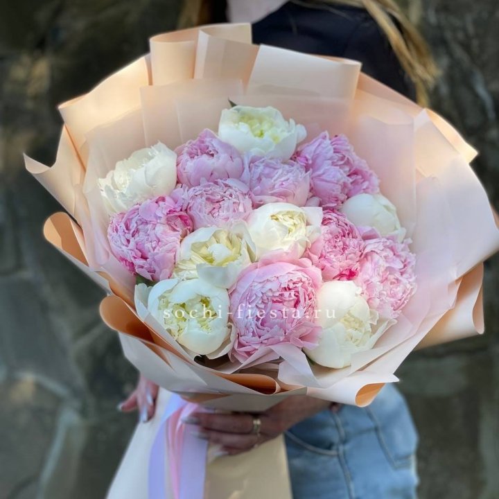 Букет 15 зефирных пионов в Томске