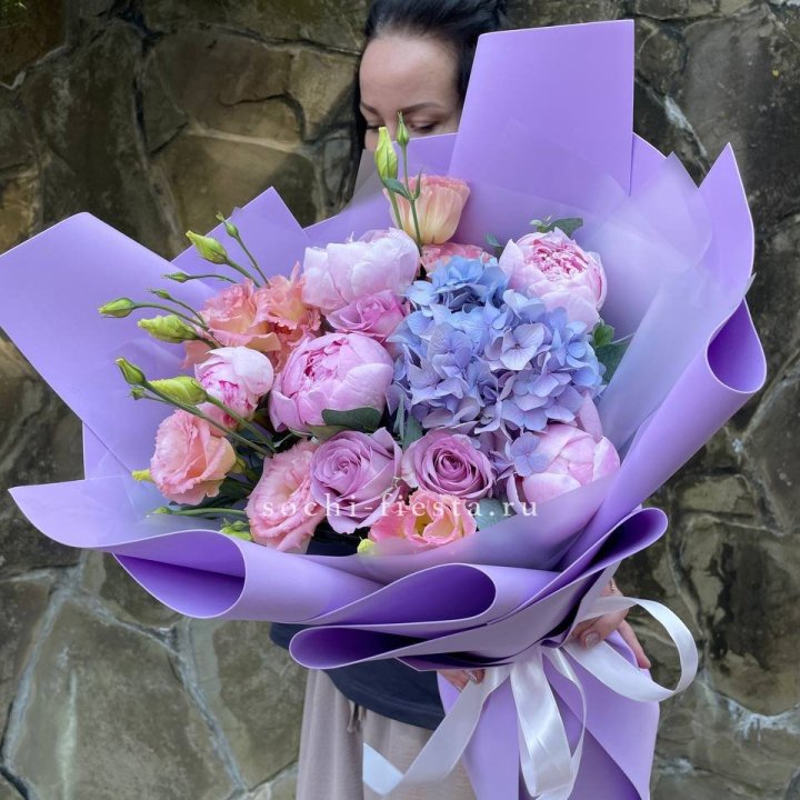 Букет с пионами "Блю логан" в Томске