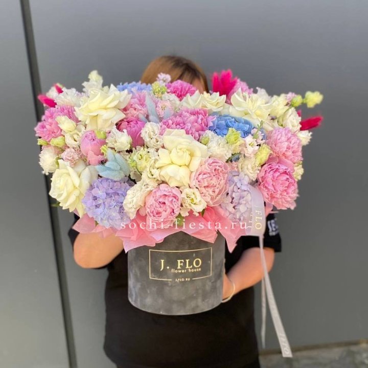 Цилиндр с пионами "Аса" в Томске