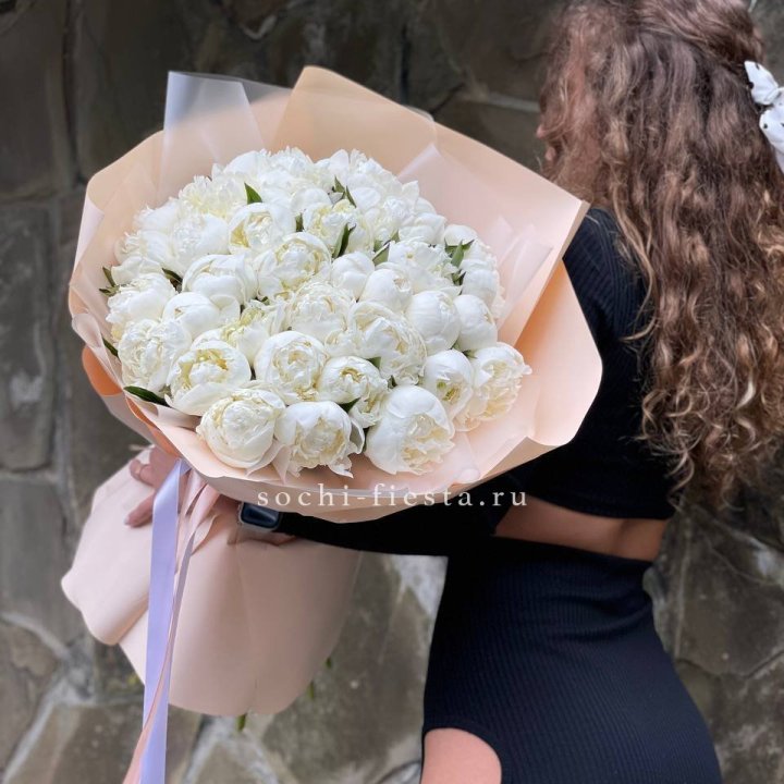 35 белых пион в Томске