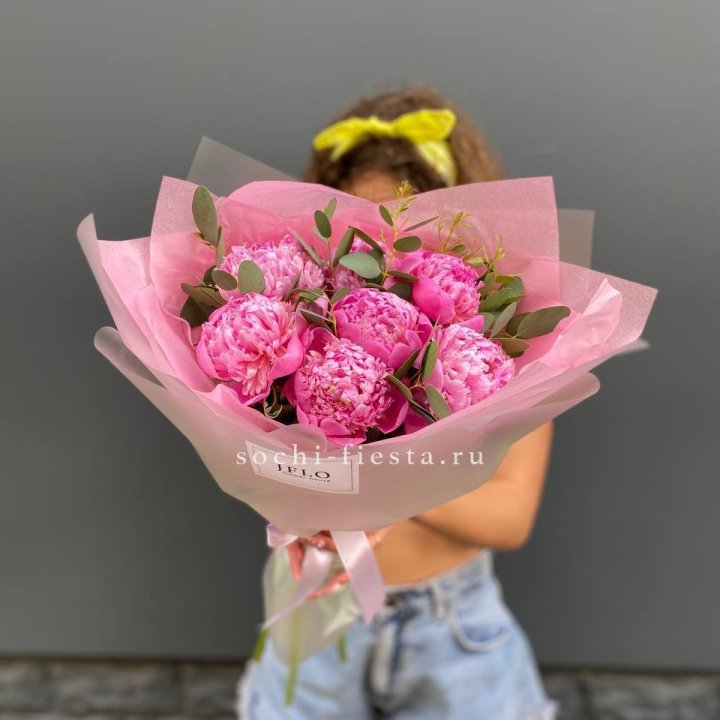 7 ярких пионов в оформлении в Томске