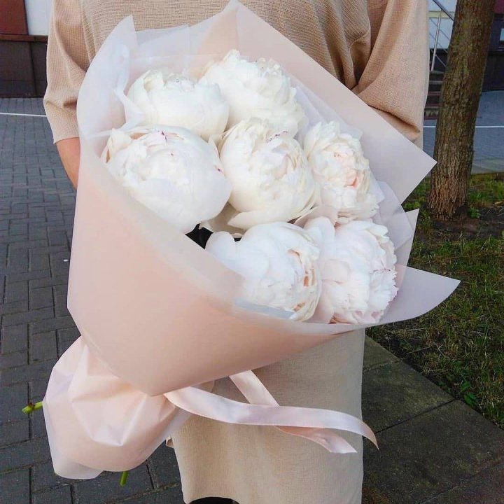 Букет белых пионов в Томске
