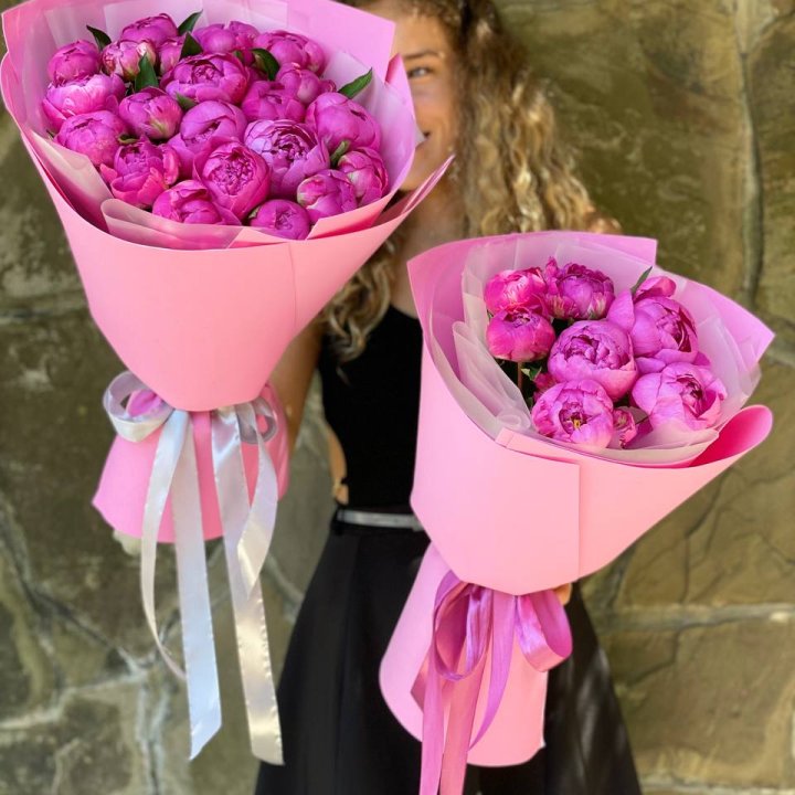 Букет ярких пионов  в Томске