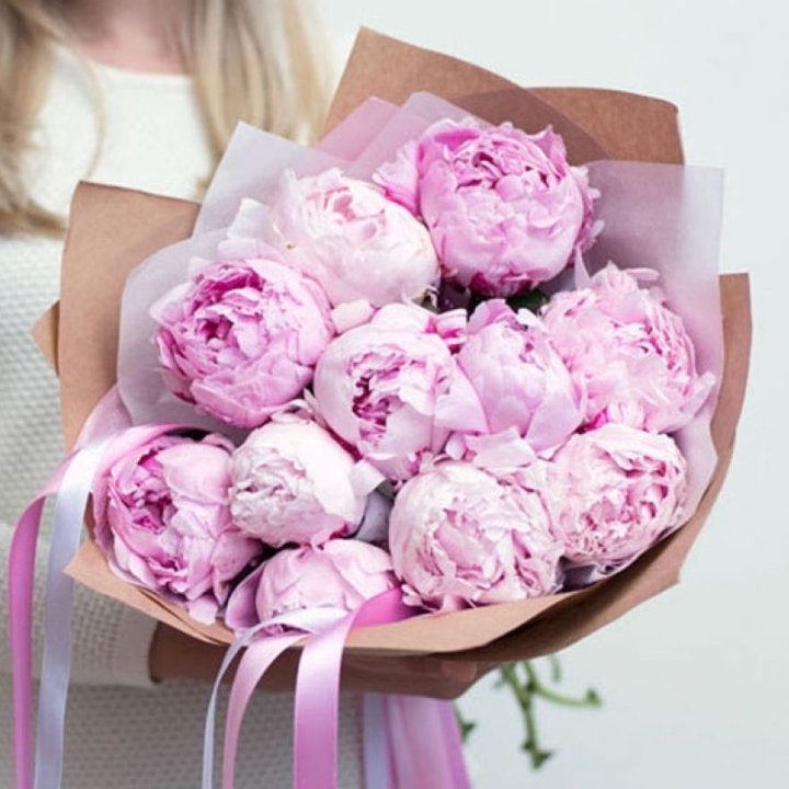 11 нежных пионов в Томске