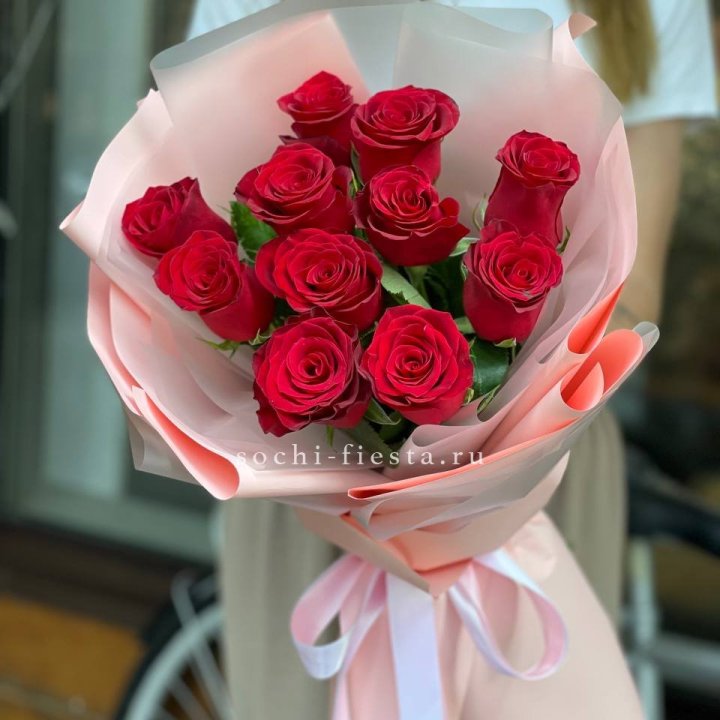 Букет красных роз "Мадам ред" в Томске