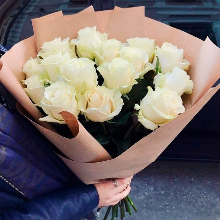 15 белых роз "Крафт" в Томске