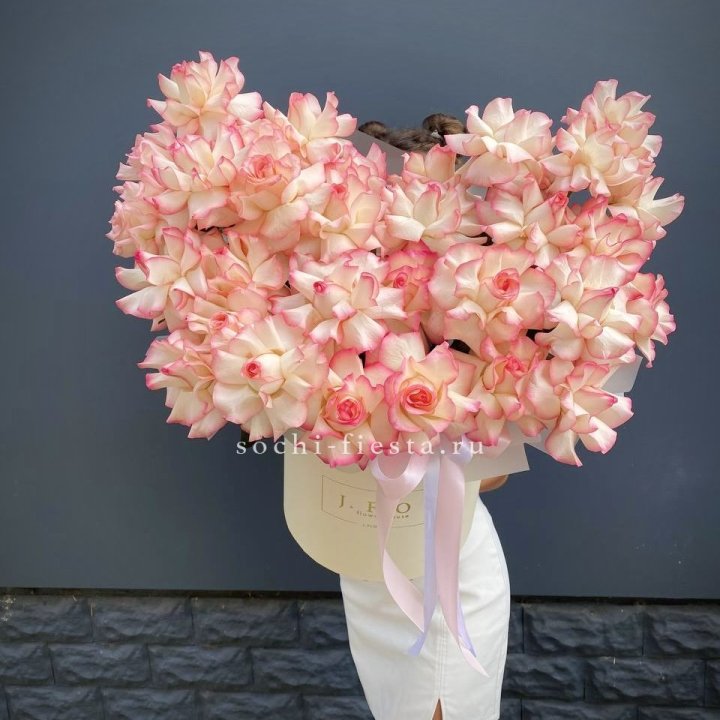 31 французская роза Джумилия в боксе в Томске