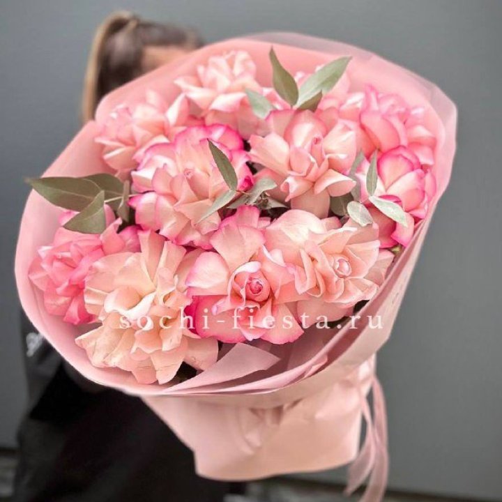 Нежно- розовые французские розы Венди в Томске