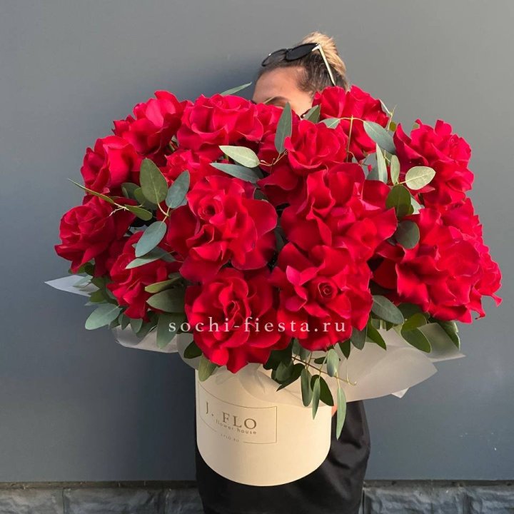 25 Французских красных роз в коробке в Томске