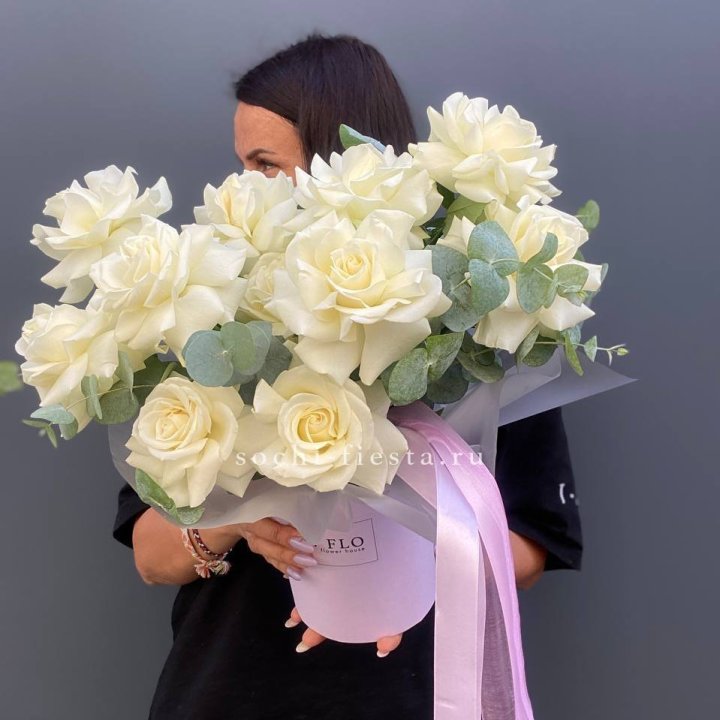 11 Французских белых роз в боксе в Томске