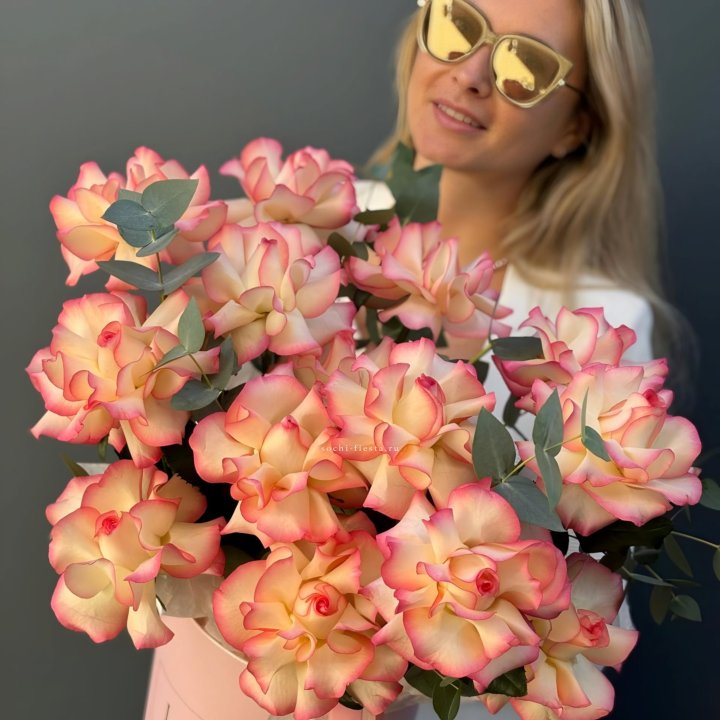 15 французских  роз Джумилия в боксе в Томске