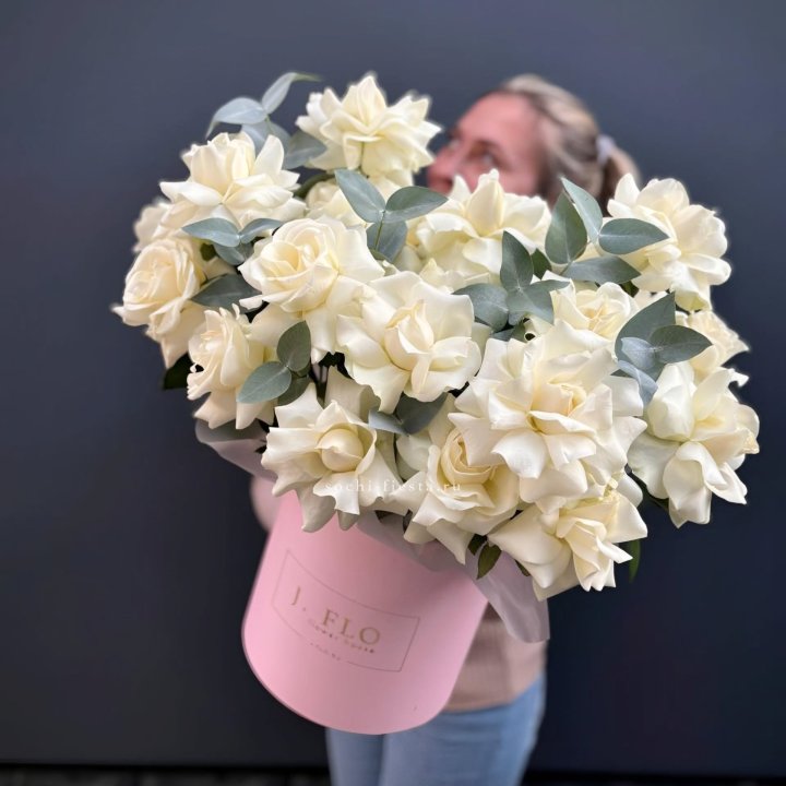 25 Французских белых роз в боксе в Томске