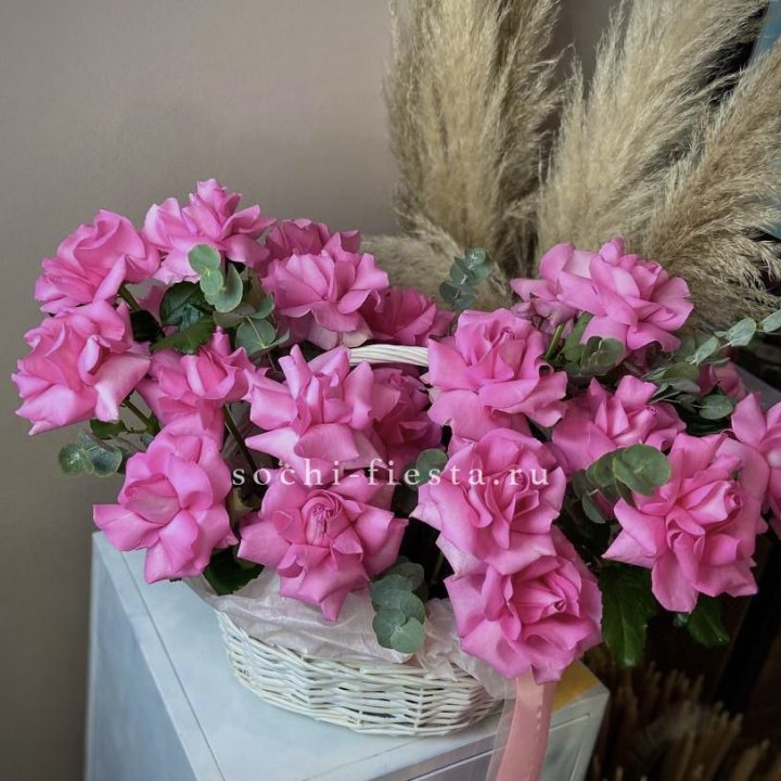 25 роз в цветочной корзине Пинк в Томске