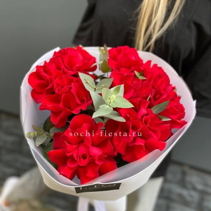 9 Красных французских роз в Томске