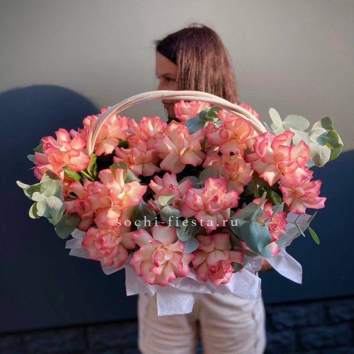 25 Французских роз Джумилия в корзине в Томске