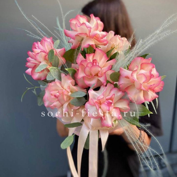 9 Французских роз Джумилия в боксе в Томске