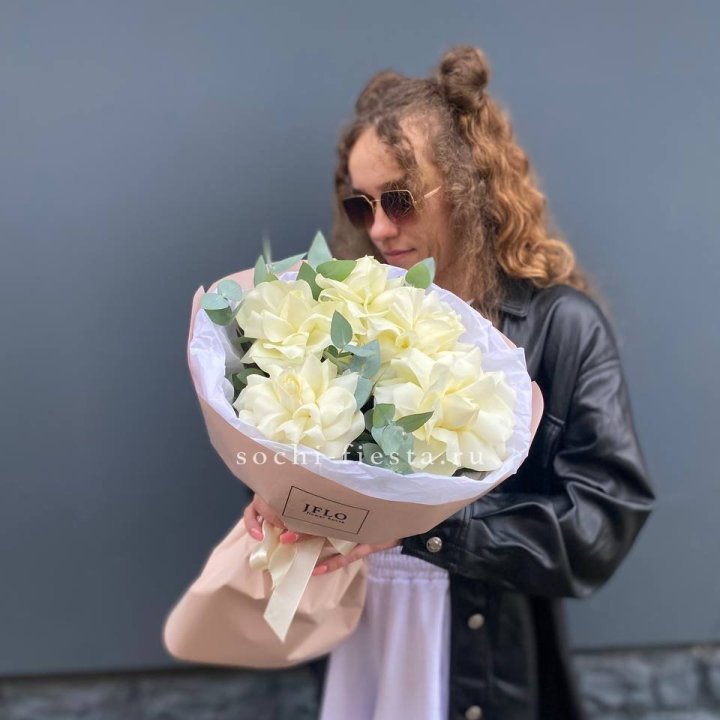 5 Белых французских роз в Томске