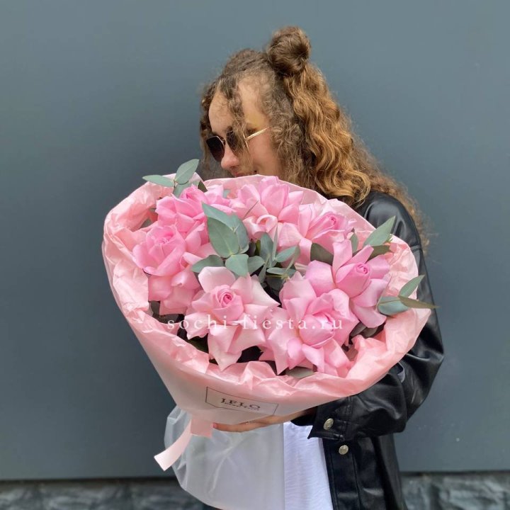 7 розовых роз в Томске