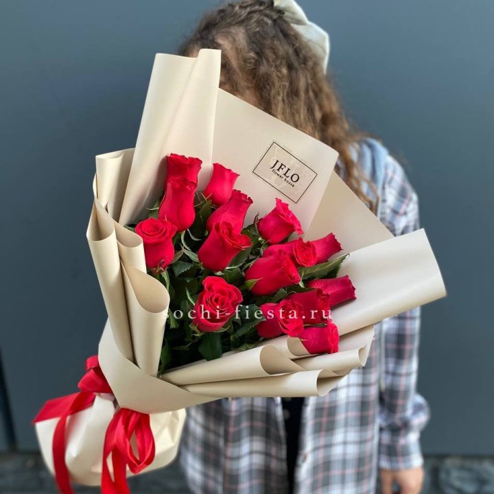 15 красных роз в Томске