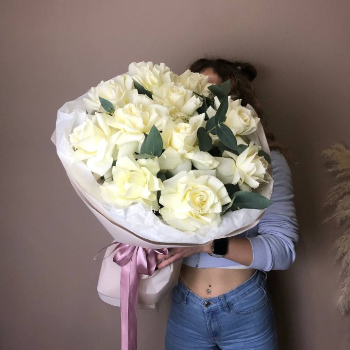 11 Белых французских роз "Вайт найс" в Томске