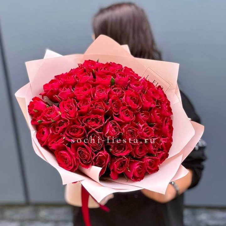 55 кенийских роз в Томске