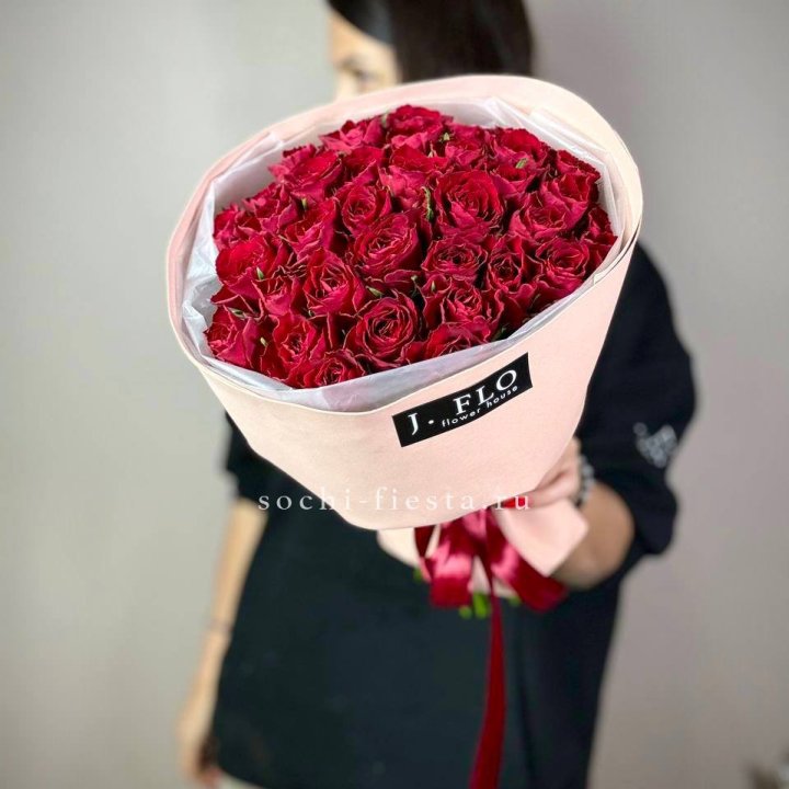 35 кенийских роз в Томске