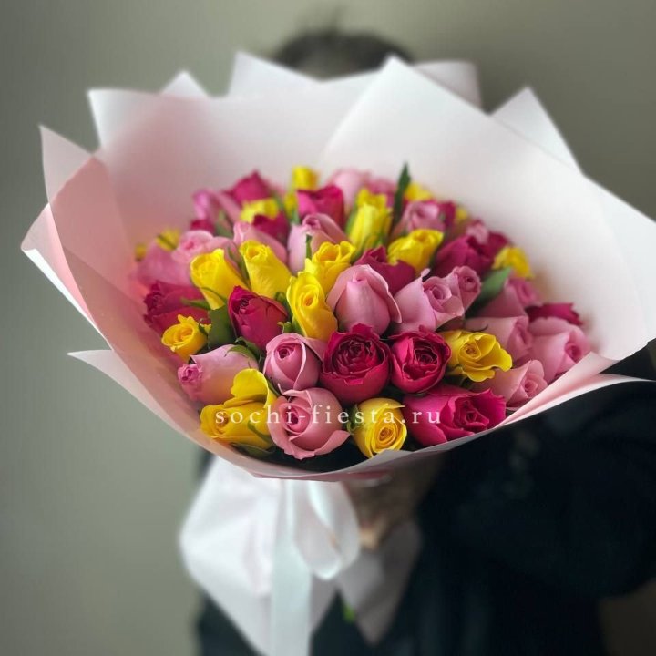 Букет из 51 розы Микс (Кения) в Томске