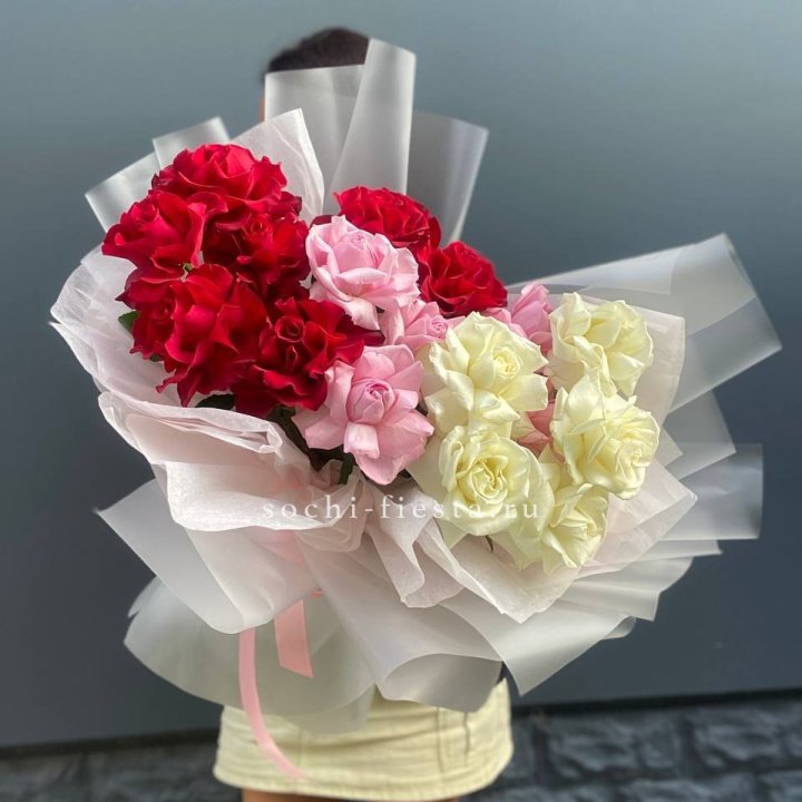 Микс из 17 роз в Томске