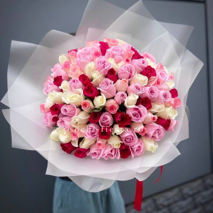 101 разноцветная роза "Карусель" в Томске