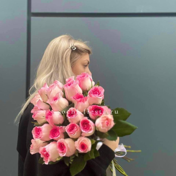  25 розовых роз в Томске