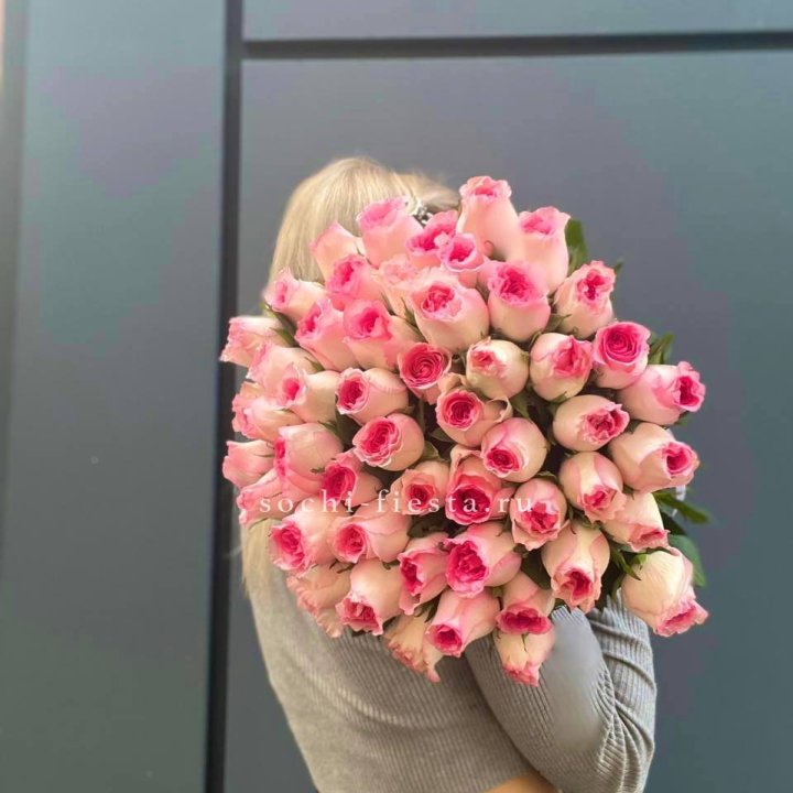 51 розовая роза в Томске