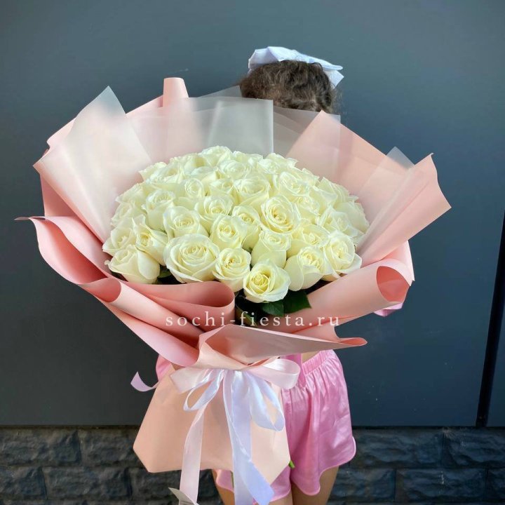 35 белых роз в Томске
