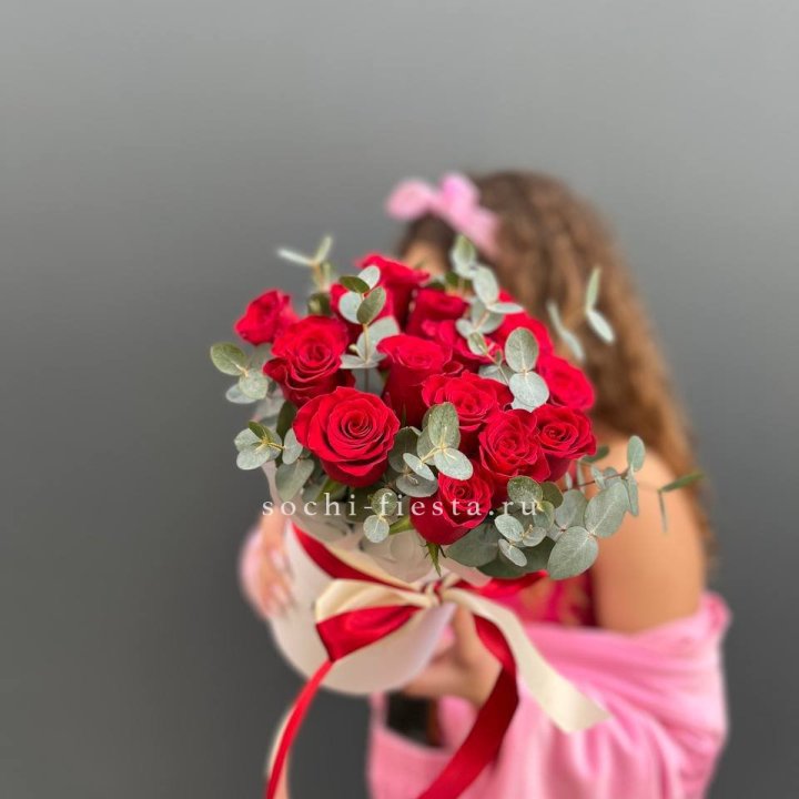 15 Красных роз в боксе №2 в Томске