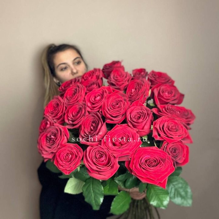 25 высоких роз в Томске