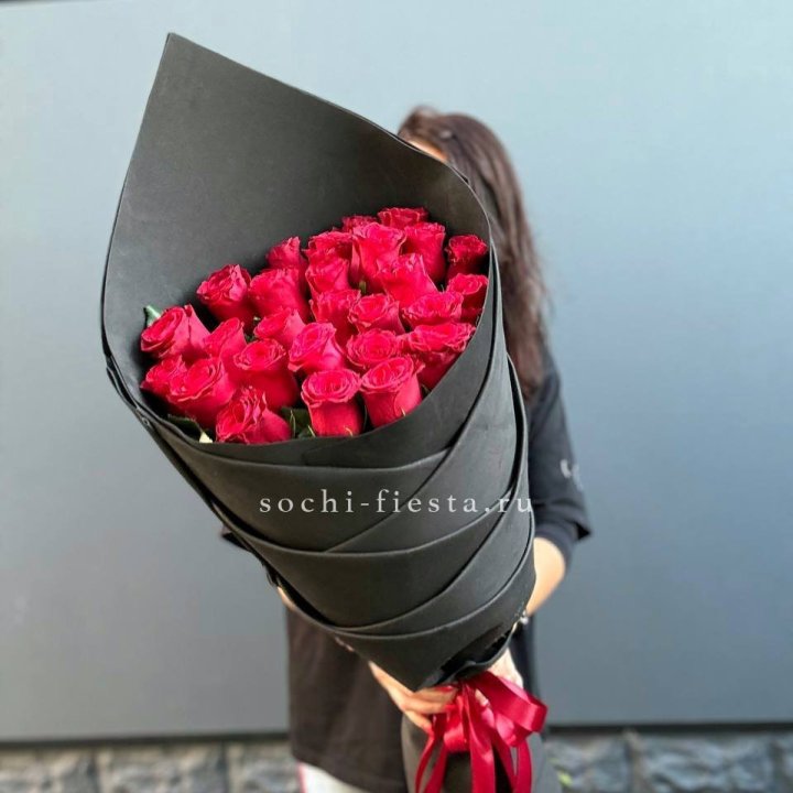 25 высоких красных роз в Томске