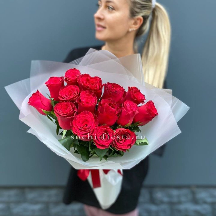 Букет из 15 красных роз  в Томске