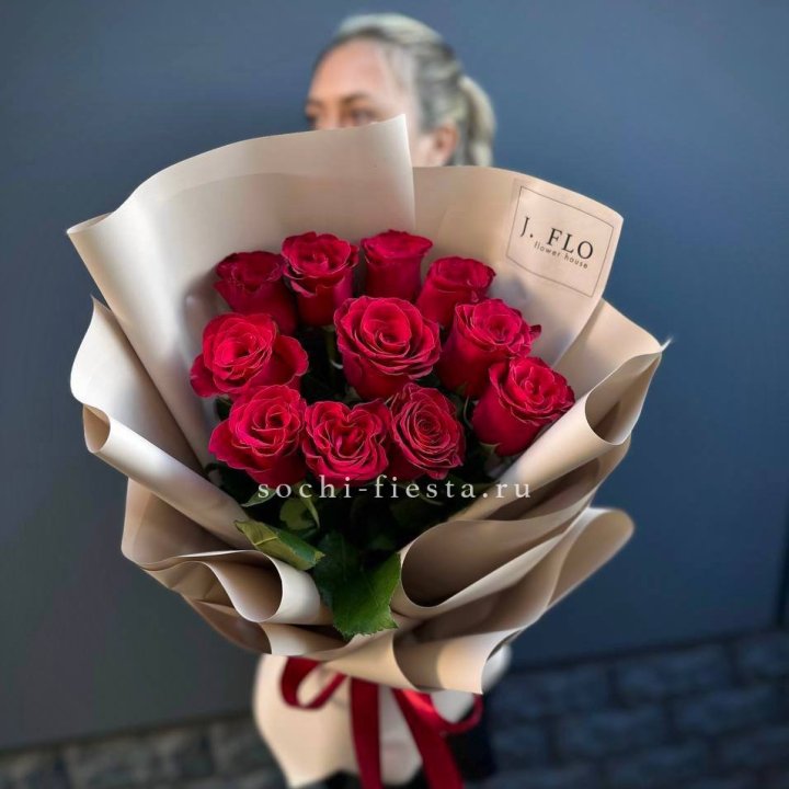 Букет красных роз "Наоми" в Томске
