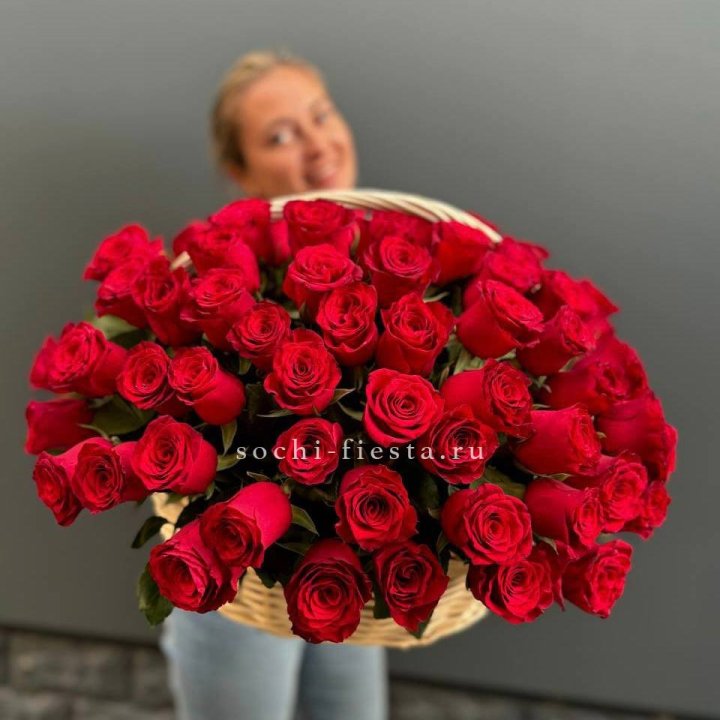 101 красная роза в корзине   в Томске