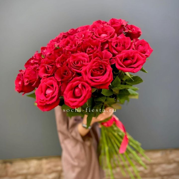 51 высокая красная роза в Томске