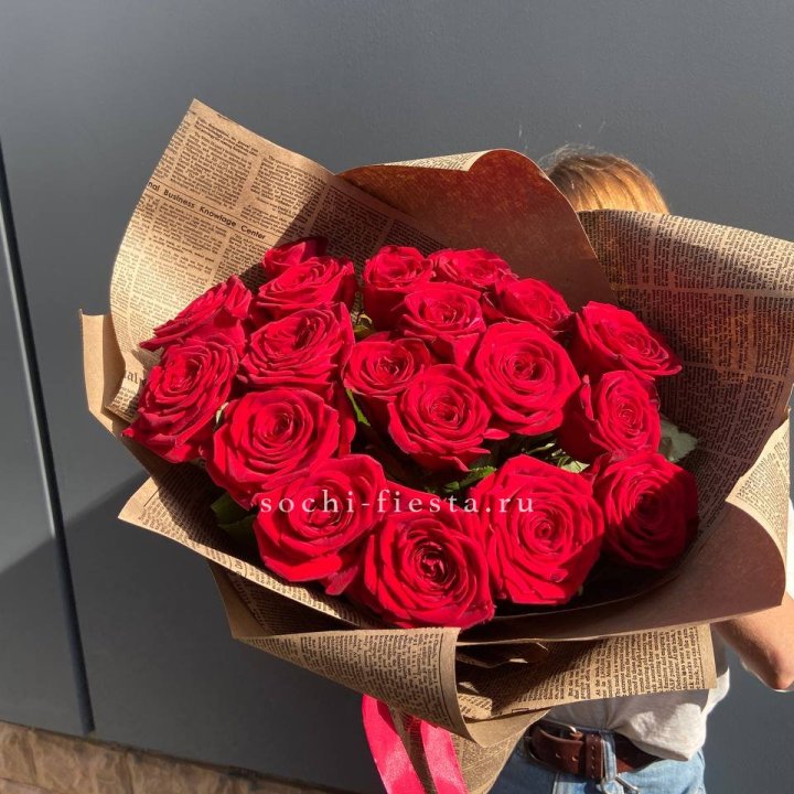 19 красных роз Леди Крафт в Томске
