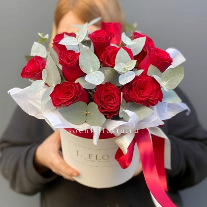 11 роз в шляпной коробке в Томске