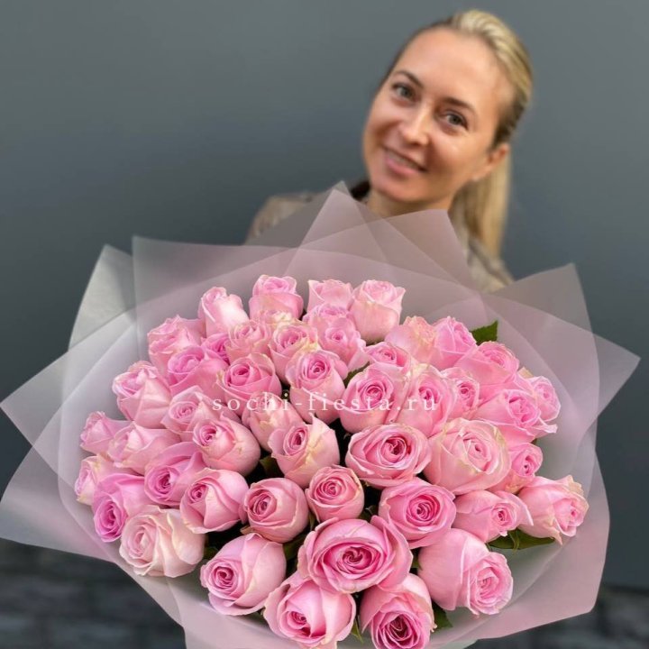 51 розовая роза в Томске