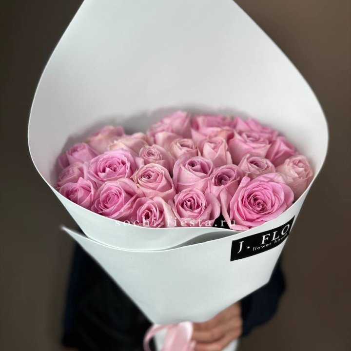 25 розовых роз в Томске